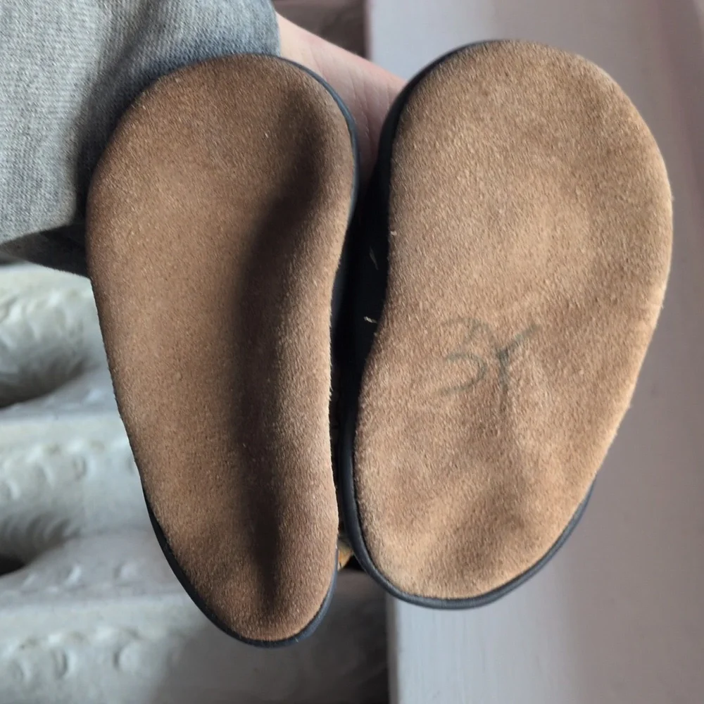 Robeez leather baby shoes 0-6mo